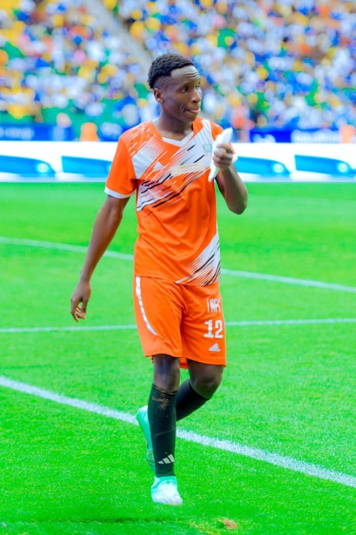 Umutesi Uwase Magnifique ari mu gihirahiro nyuma yo gusinyira Simba Qeens